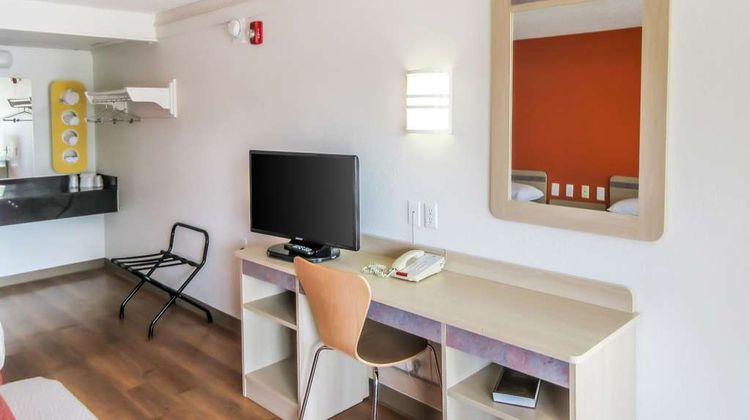 Rodeway Inn Room
