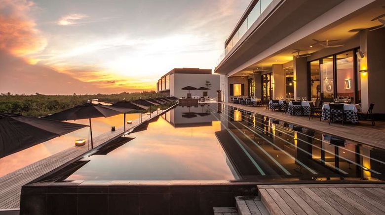 <b>Nizuc Resort & Spa Pool</b>. Images powered by <a href="https://iceportal.shijigroup.com/" title="IcePortal" target="_blank">IcePortal</a>.