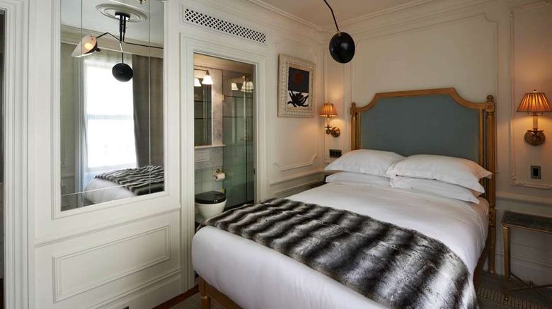 <b>The Marlton Hotel Room</b>. Images powered by <a href="https://iceportal.shijigroup.com/" title="IcePortal" target="_blank">IcePortal</a>.