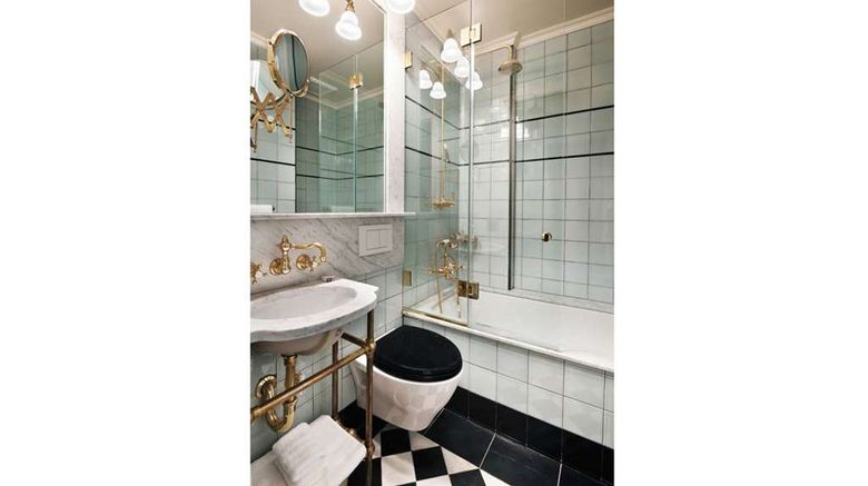 <b>The Marlton Hotel Room</b>. Images powered by <a href="https://iceportal.shijigroup.com/" title="IcePortal" target="_blank">IcePortal</a>.