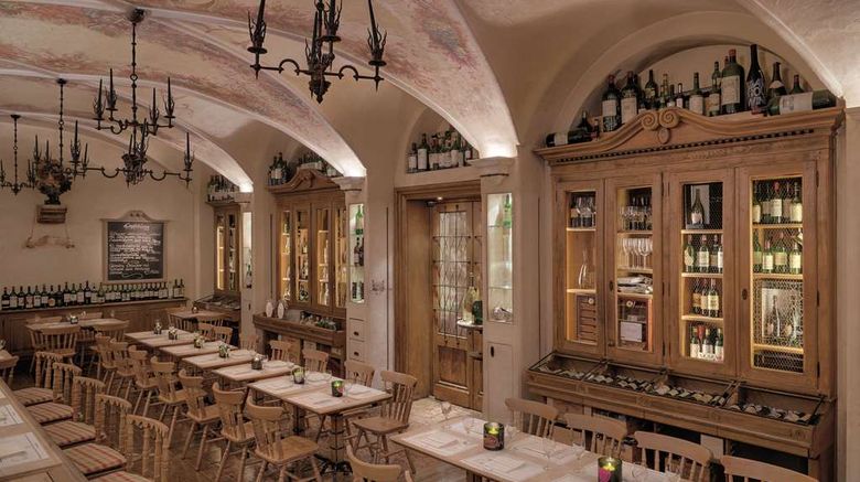 <b>Hotel Excelsior Restaurant</b>. Images powered by <a href="https://iceportal.shijigroup.com/" title="IcePortal" target="_blank">IcePortal</a>.