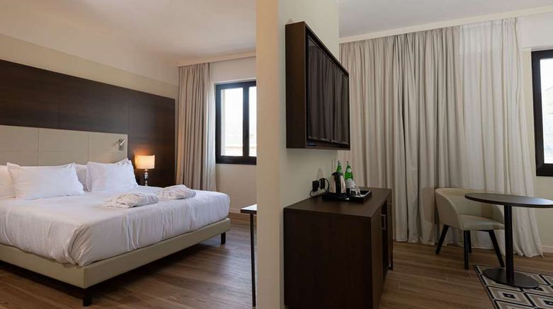 <b>DoubleTree by Hilton Brescia Room</b>. Images powered by <a href="https://iceportal.shijigroup.com/" title="IcePortal" target="_blank">IcePortal</a>.