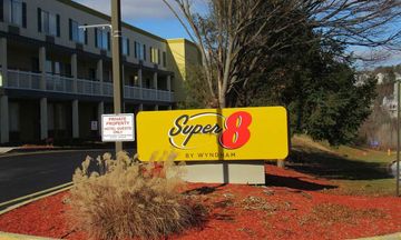 Super 8 by Wyndham New Cumberland