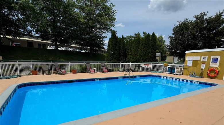 <b>Super 8 by Wyndham New Cumberland Pool</b>. Images powered by <a href="https://iceportal.shijigroup.com/" title="IcePortal" target="_blank">IcePortal</a>.