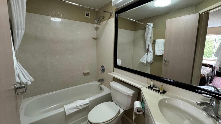 Super 8 by Wyndham New Cumberland Room