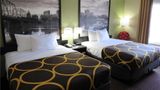 Super 8 by Wyndham New Cumberland Room