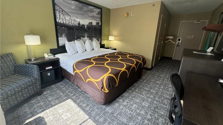 Super 8 by Wyndham New Cumberland Room