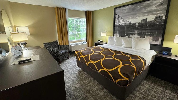 Super 8 by Wyndham New Cumberland Room