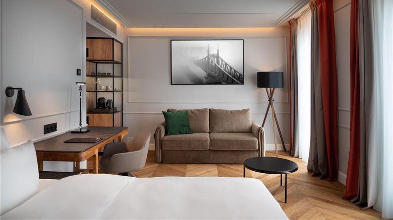 <b>Radisson Collection Hotel, Basilica Suite</b>. Images powered by <a href="https://iceportal.shijigroup.com/" title="IcePortal" target="_blank">IcePortal</a>.