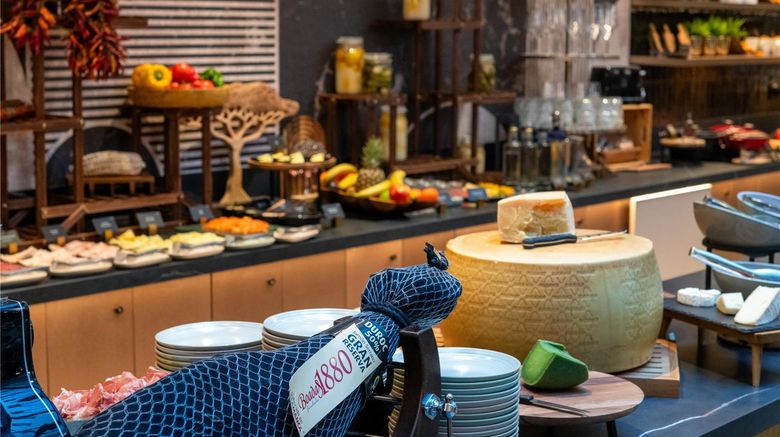 <b>Radisson Collection Hotel, Basilica Restaurant</b>. Images powered by <a href="https://iceportal.shijigroup.com/" title="IcePortal" target="_blank">IcePortal</a>.