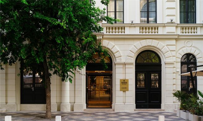 Radisson Collection Hotel, Basilica Exterior