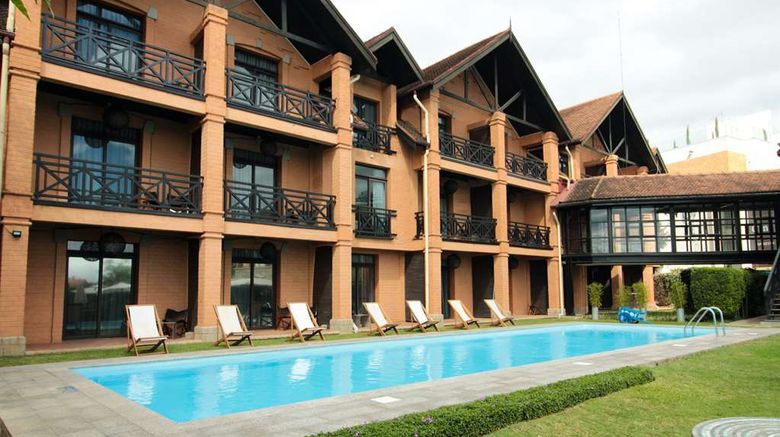 <b>Radisson Hotel Tamboho Waterfront Antana Pool</b>. Images powered by <a href="https://iceportal.shijigroup.com/" title="IcePortal" target="_blank">IcePortal</a>.