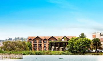 Radisson Hotel Tamboho Waterfront Antana