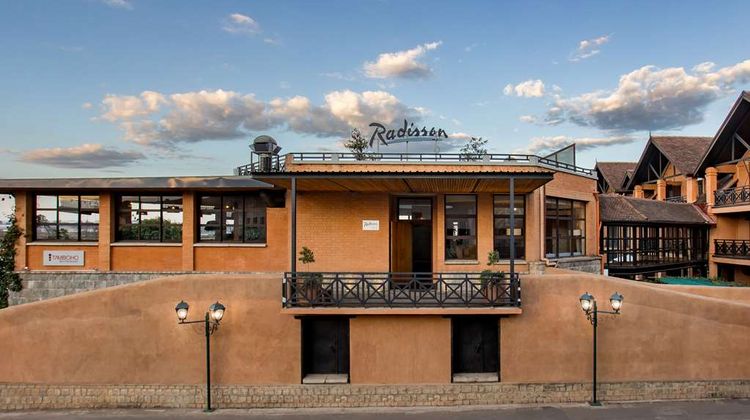 Radisson Hotel Tamboho Waterfront Antana Exterior