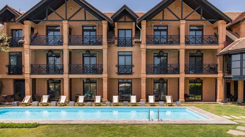 <b>Radisson Hotel Tamboho Waterfront Antana Pool</b>. Images powered by <a href="https://iceportal.shijigroup.com/" title="IcePortal" target="_blank">IcePortal</a>.