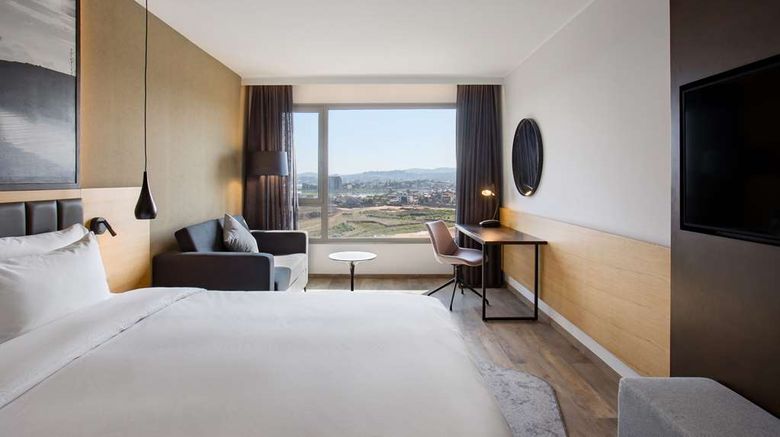 <b>Radisson Blu Antananarivo Waterfront Room</b>. Images powered by <a href="https://iceportal.shijigroup.com/" title="IcePortal" target="_blank">IcePortal</a>.