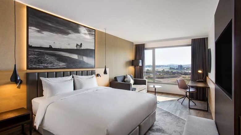 <b>Radisson Blu Antananarivo Waterfront Room</b>. Images powered by <a href="https://iceportal.shijigroup.com/" title="IcePortal" target="_blank">IcePortal</a>.