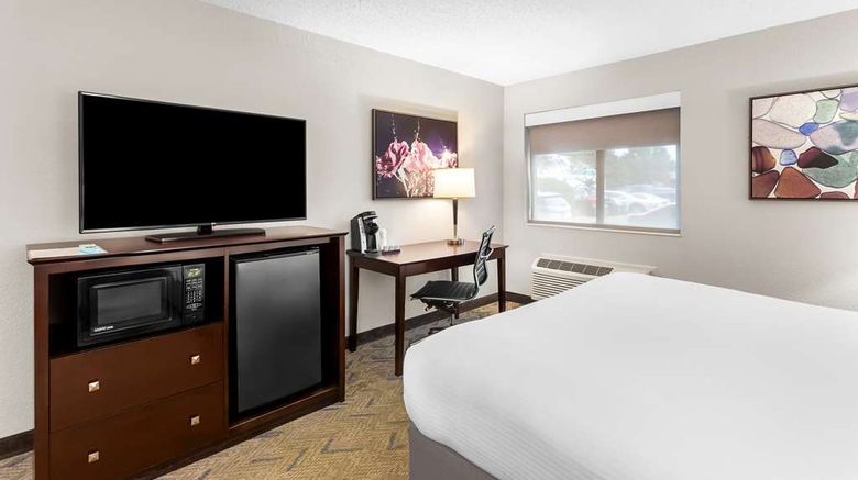 <b>Best Western Oswego Hotel Room</b>. Images powered by <a href="https://iceportal.shijigroup.com/" title="IcePortal" target="_blank">IcePortal</a>.