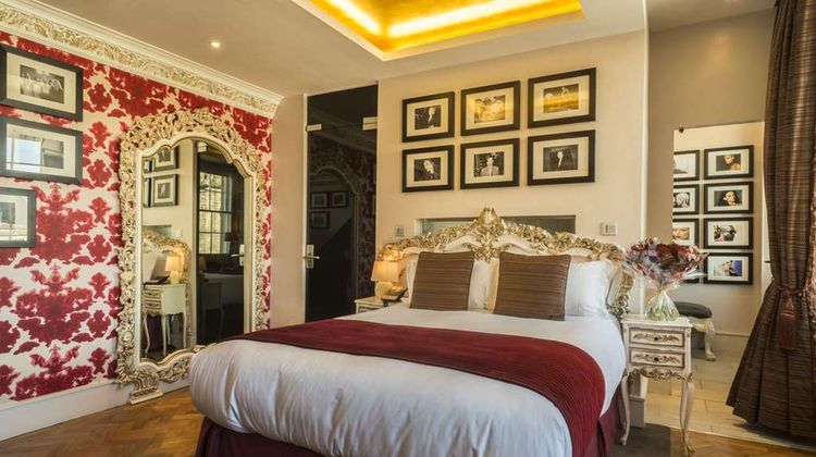 Le Monde Hotel Room