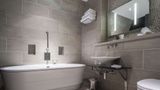 <b>Le Monde Hotel Room</b>. Images powered by <a href="https://iceportal.shijigroup.com/" title="IcePortal" target="_blank">IcePortal</a>.