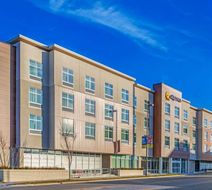 La Quinta Inn & Suites Beacon Hill Exterior
