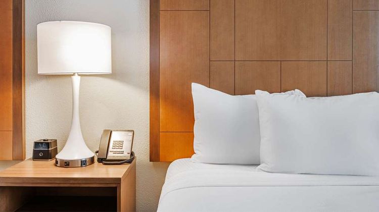 La Quinta Inn & Suites Beacon Hill Room
