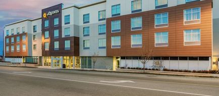 La Quinta Inn & Suites Beacon Hill Exterior