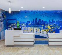 La Quinta Inn & Suites Beacon Hill Lobby
