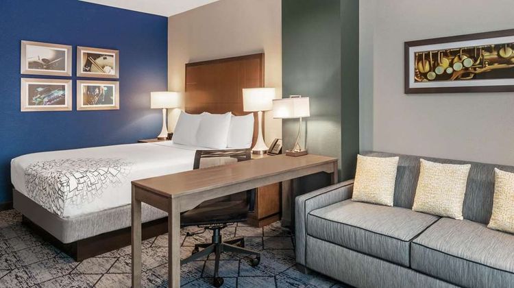 La Quinta Inn & Suites Beacon Hill Suite