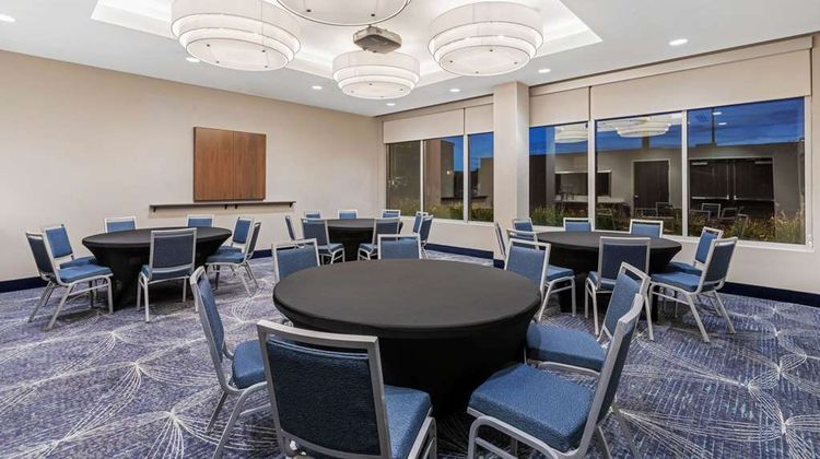 La Quinta Inn & Suites Beacon Hill Meeting