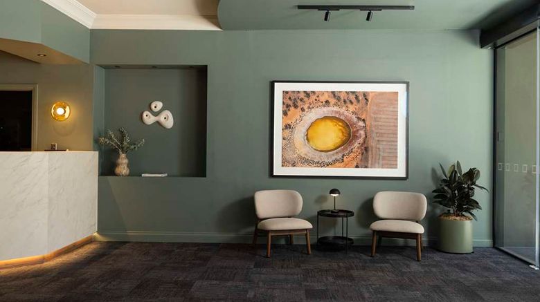 <b>Pensione Hotel Perth Lobby</b>. Images powered by <a href="https://iceportal.shijigroup.com/" title="IcePortal" target="_blank">IcePortal</a>.