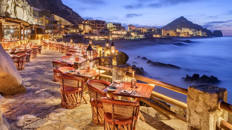 <b>Waldorf Astoria Los Cabos Pedregal Restaurant</b>. Images powered by <a href="https://iceportal.shijigroup.com/" title="IcePortal" target="_blank">IcePortal</a>.