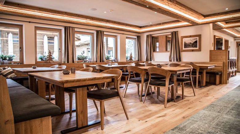 <b>TOP Hotel Sarain Active Mountain Resort Restaurant</b>. Images powered by <a href="https://iceportal.shijigroup.com/" title="IcePortal" target="_blank">IcePortal</a>.