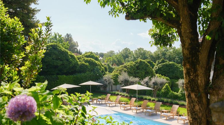 <b>Hotel Angleterre & Residence Pool</b>. Images powered by <a href="https://iceportal.shijigroup.com/" title="IcePortal" target="_blank">IcePortal</a>.
