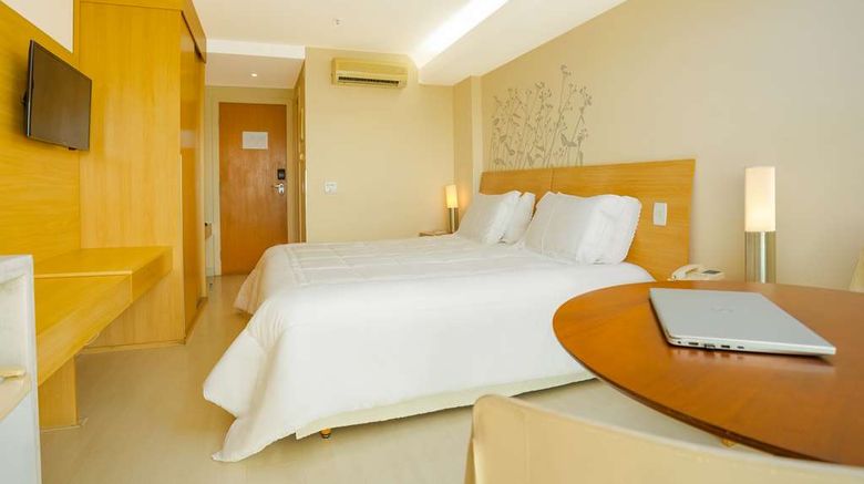 <b>Golden Tulip Macae Room</b>. Images powered by <a href="https://iceportal.shijigroup.com/" title="IcePortal" target="_blank">IcePortal</a>.