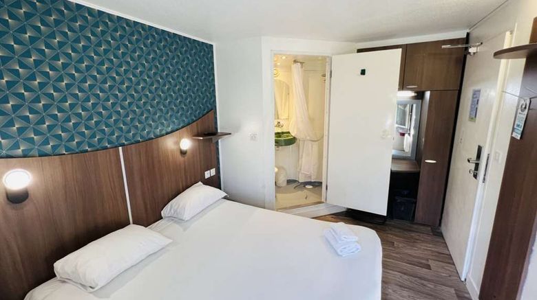 <b>Kyriad Direct Rouen Sud, Val-de-Reuil Room</b>. Images powered by <a href="https://iceportal.shijigroup.com/" title="IcePortal" target="_blank">IcePortal</a>.