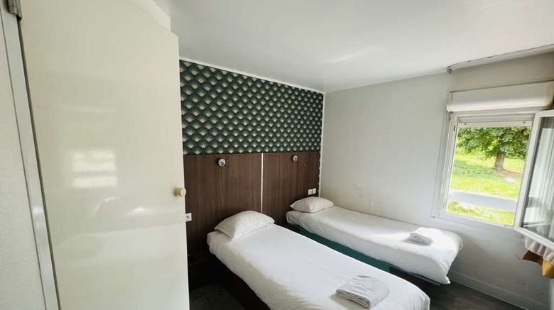<b>Kyriad Direct Rouen Sud, Val-de-Reuil Room</b>. Images powered by <a href="https://iceportal.shijigroup.com/" title="IcePortal" target="_blank">IcePortal</a>.