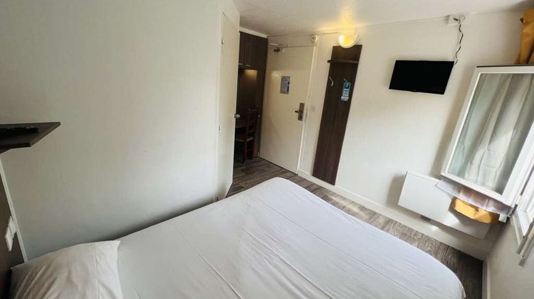 <b>Kyriad Direct Rouen Sud, Val-de-Reuil Room</b>. Images powered by <a href="https://iceportal.shijigroup.com/" title="IcePortal" target="_blank">IcePortal</a>.
