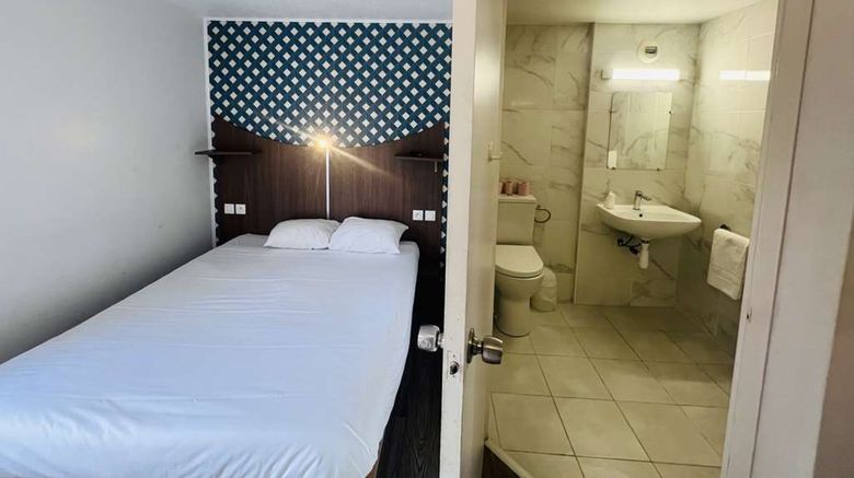 <b>Kyriad Direct Rouen Sud, Val-de-Reuil Room</b>. Images powered by <a href="https://iceportal.shijigroup.com/" title="IcePortal" target="_blank">IcePortal</a>.