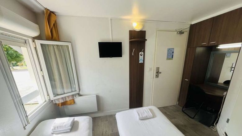 <b>Kyriad Direct Rouen Sud, Val-de-Reuil Room</b>. Images powered by <a href="https://iceportal.shijigroup.com/" title="IcePortal" target="_blank">IcePortal</a>.
