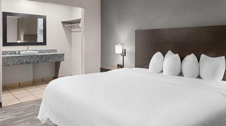 Baymont Great Falls City Center Suite