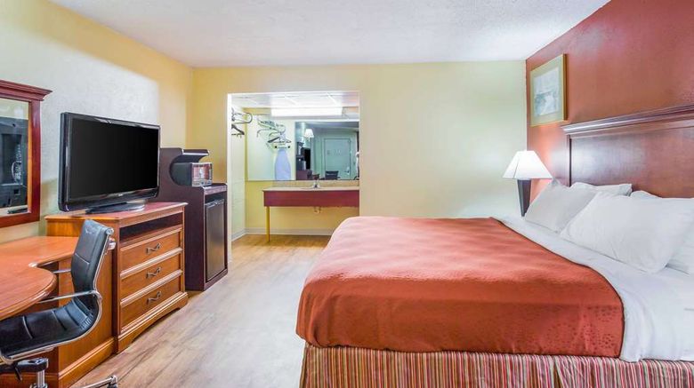 <b>Rodeway Inn Bonifay Room</b>. Images powered by <a href="https://iceportal.shijigroup.com/" title="IcePortal" target="_blank">IcePortal</a>.