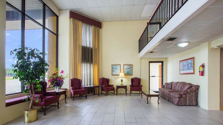 <b>Rodeway Inn Bonifay Lobby</b>. Images powered by <a href="https://iceportal.shijigroup.com/" title="IcePortal" target="_blank">IcePortal</a>.