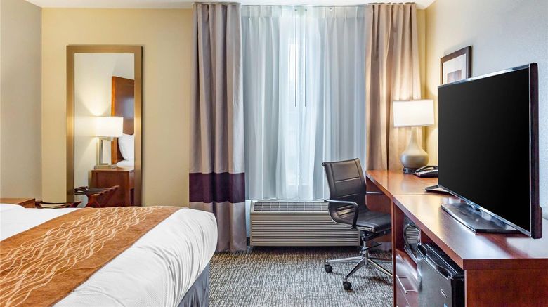 <b>Comfort Inn DeKalb Room</b>. Images powered by <a href="https://iceportal.shijigroup.com/" title="IcePortal" target="_blank">IcePortal</a>.
