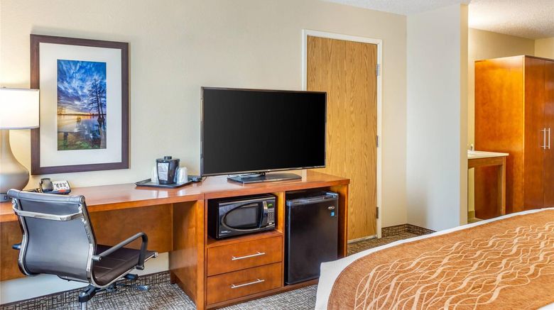 <b>Comfort Inn DeKalb Room</b>. Images powered by <a href="https://iceportal.shijigroup.com/" title="IcePortal" target="_blank">IcePortal</a>.