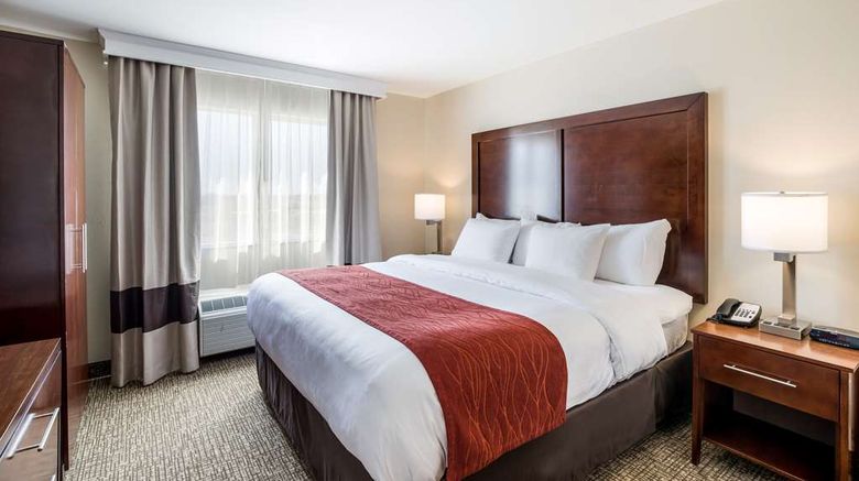 <b>Comfort Inn Bonner Springs Suite</b>. Images powered by <a href="https://iceportal.shijigroup.com/" title="IcePortal" target="_blank">IcePortal</a>.