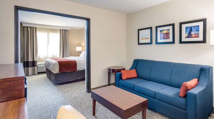 Comfort Inn Bonner Springs Suite
