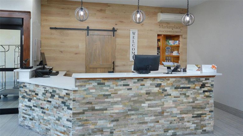 <b>Brookstone Lodge Lobby</b>. Images powered by <a href="https://iceportal.shijigroup.com/" title="IcePortal" target="_blank">IcePortal</a>.