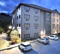 Brookstone Lodge Exterior