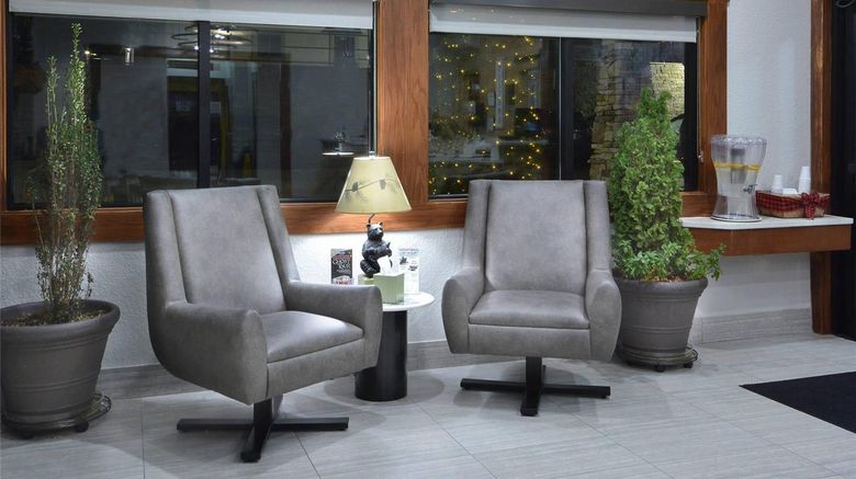 <b>Brookstone Lodge Lobby</b>. Images powered by <a href="https://iceportal.shijigroup.com/" title="IcePortal" target="_blank">IcePortal</a>.
